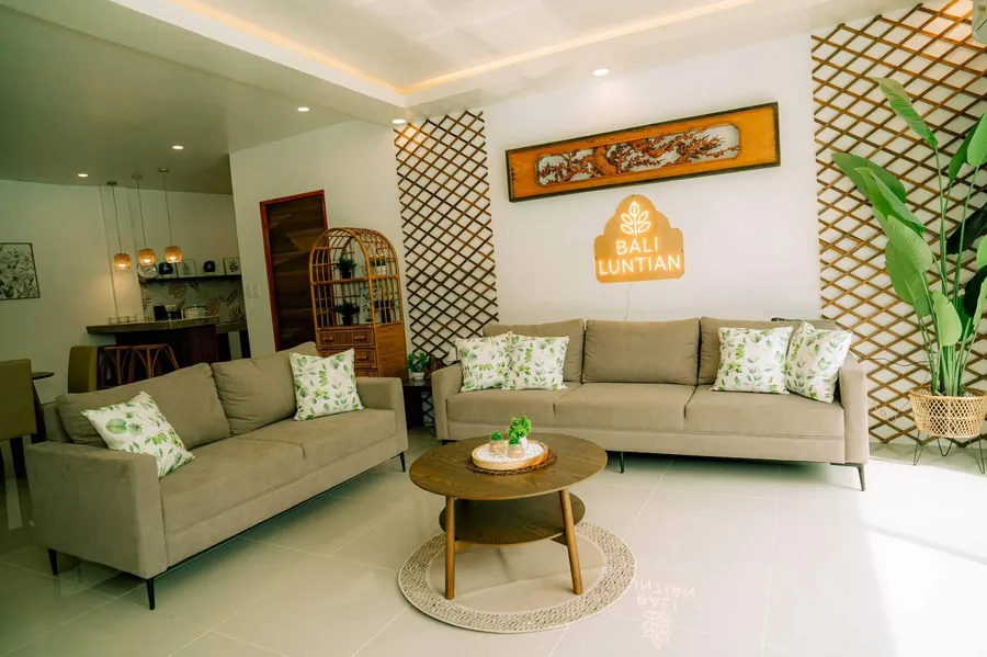 Living room seating with leaf-print cushions